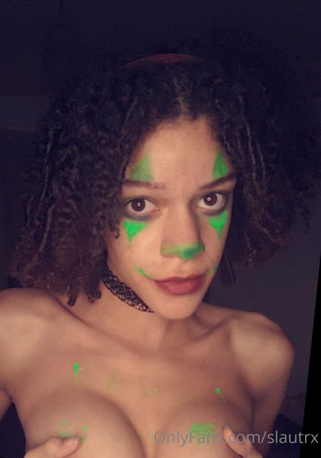 slautrx 裸のモデル 画像