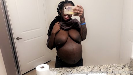 大きな乳首オンリーファンズ アートxxx 写真