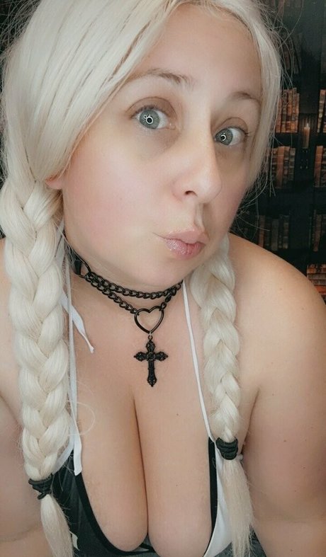 赤毛の痴女オンリーファンズ ホットヌード 画像
