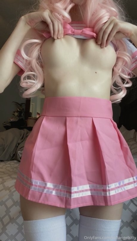 Soft angel kitty セクシーモデル 写真