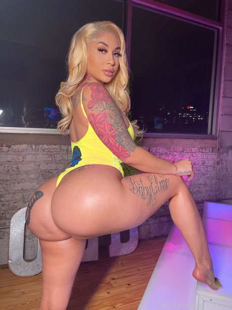 Lilly Kash ポルノスター 高品質 写真