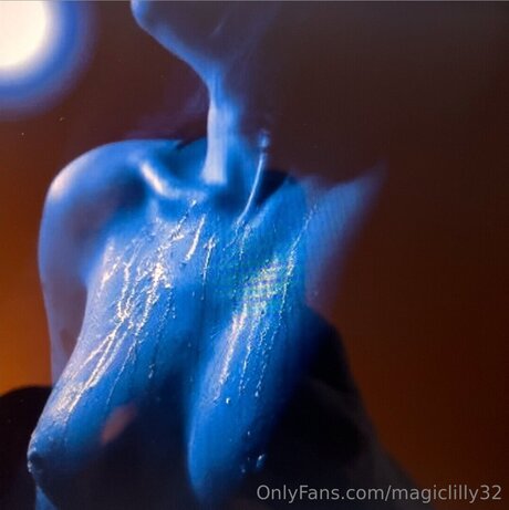 Magiclilly32 ポルノモデル 写真