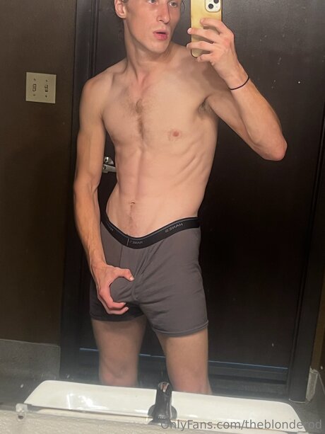 Theblonderod ヌードスター 写真