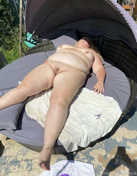 adelesexyuk スター ヌード 写真