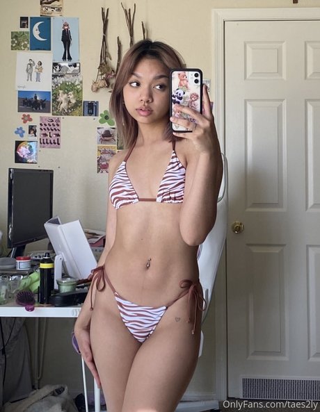 ajtaes taes2ly エロティック女優 写真