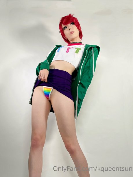 Emily Something 裸のスター 写真