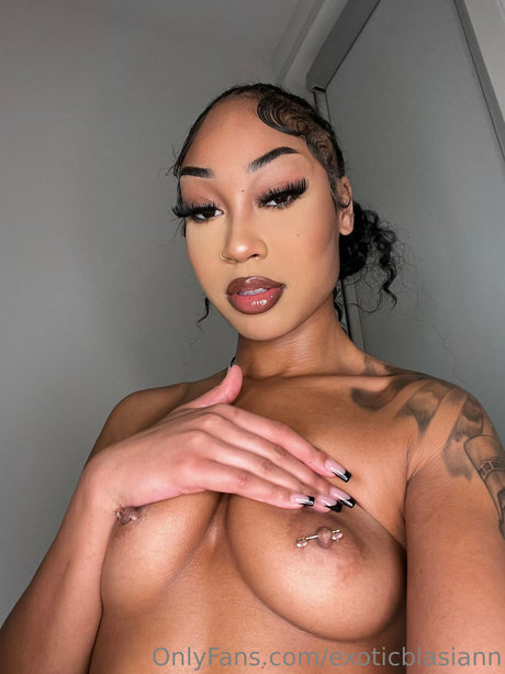 Exoticblasiann トップモデル 写真