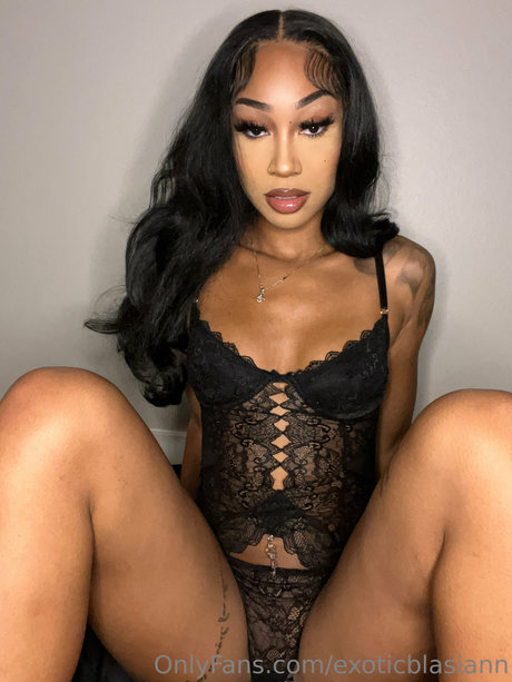 Exoticblasiann xxxモデル 写真