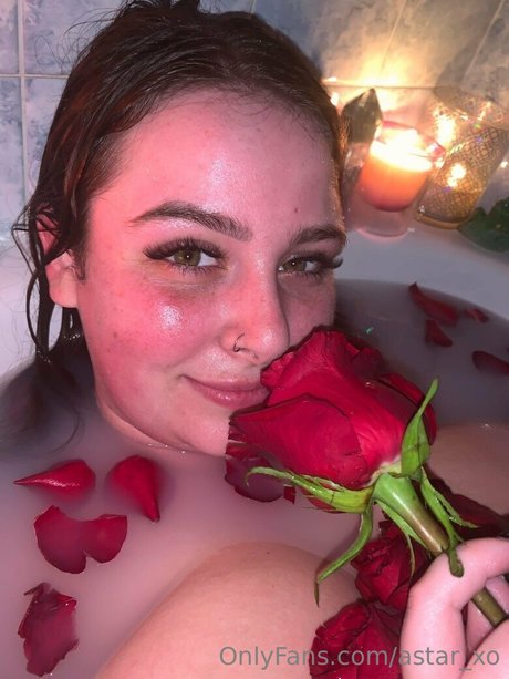 足を舐めるオンリーファンズ アートxxx 画像