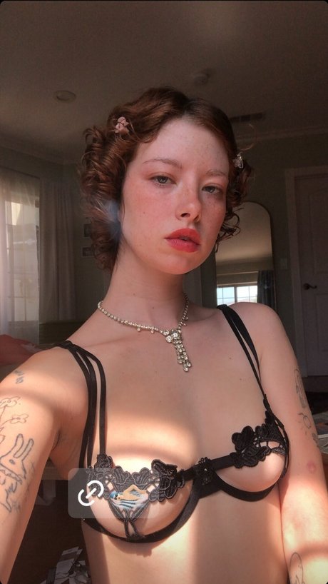 Chloe Woodard セックスモデル ギャラリー
