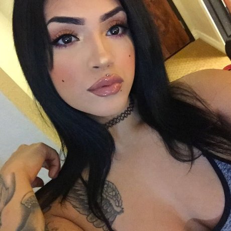 Lilie Leahndra トップモデル 画像