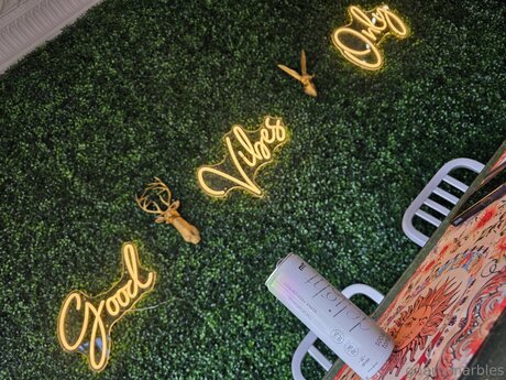 Gnarlymarbles セクシーなスター 写真