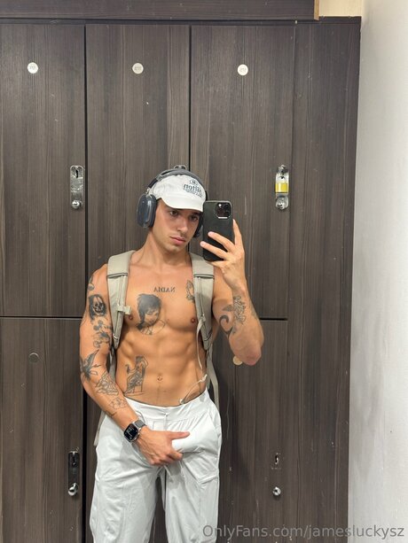 Jamesluckysz ポルノスター 写真