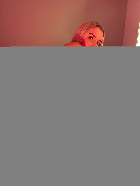 Arianaextra ポルノモデル 写真