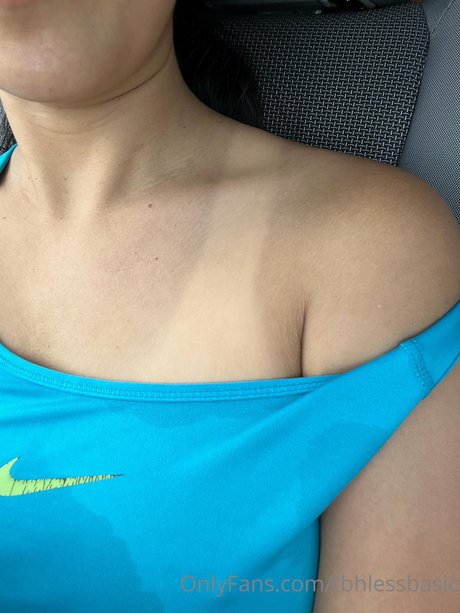 巨乳クーガーオンリーファンズ アートポルノ 写真