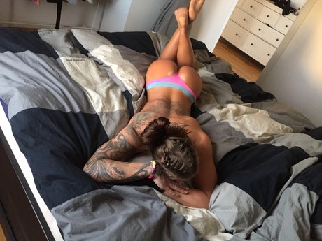 主観視点のアジア人オンリーファンズ 美しい裸 写真