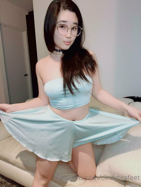 Tバックビキニオンリーファンズ 裸 写真