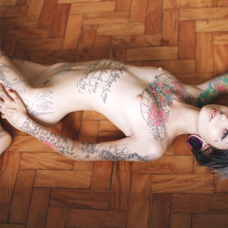 Ana Buhr Buldrini ヌードスター 写真