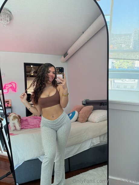 Hoesluvkinz ポルノスター 裸 写真