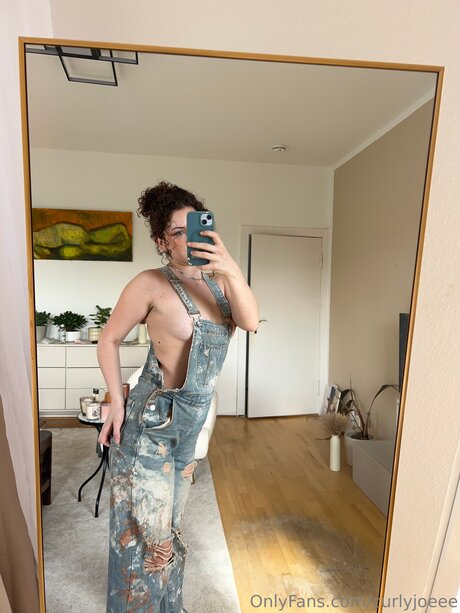 Curlyjoeee ポルノスター 裸 写真