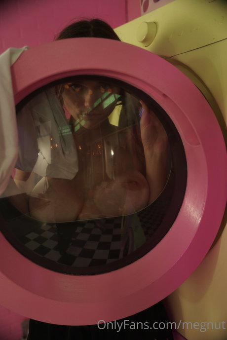 ぽっちゃりブルネットオンリーファンズ セクシー 写真