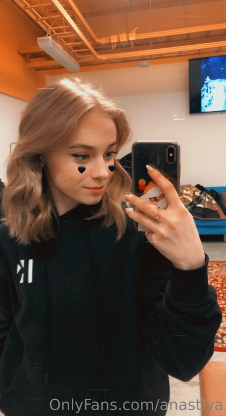 Anastiya ホットなポルノスター 写真