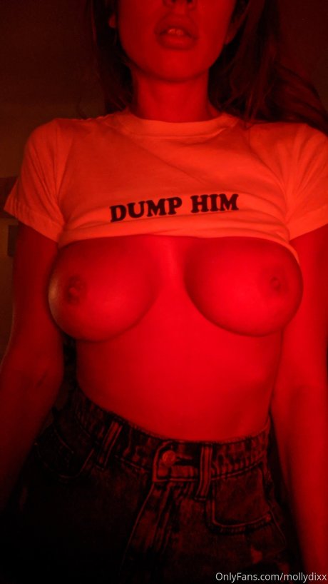 Molly Dixx アートモデル 写真
