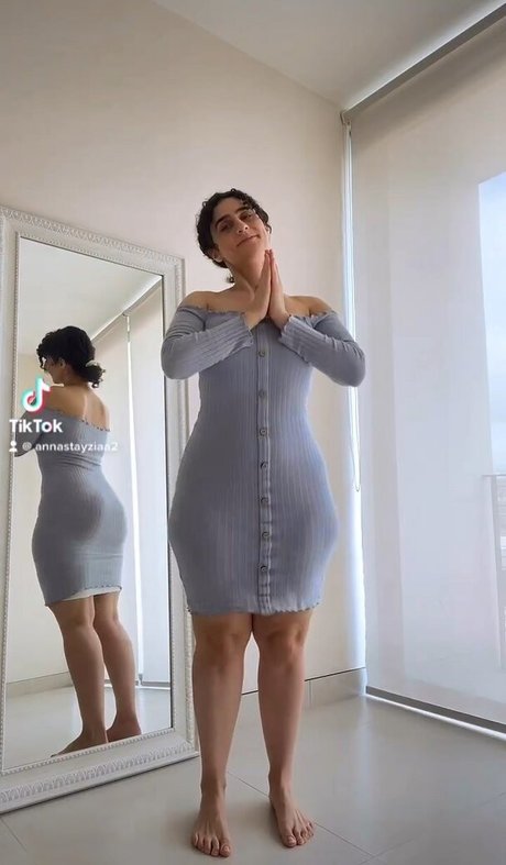 Annastayziaa トップ女優 写真