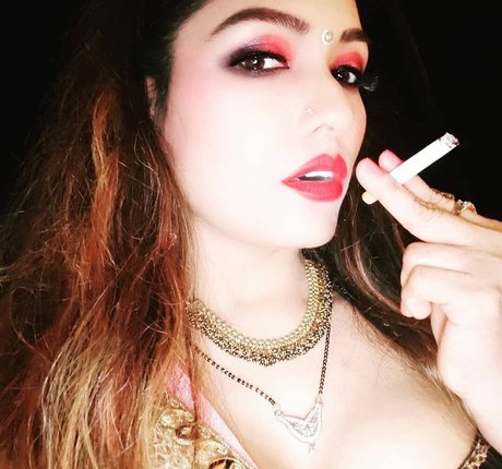 Zoya Rathore 最高のポルノスター 写真