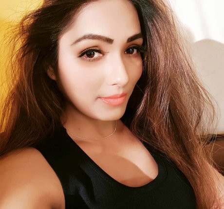 Zoya Rathore 最高の女優 ギャラリー
