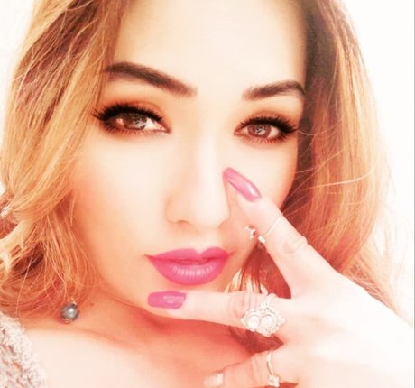 Zoya Rathore xxx女優 写真
