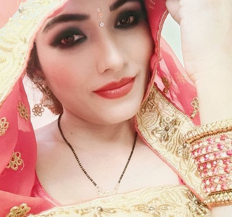 Zoya Rathore ヌードモデル 画像