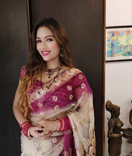 Zoya Rathore 美しいモデル 写真