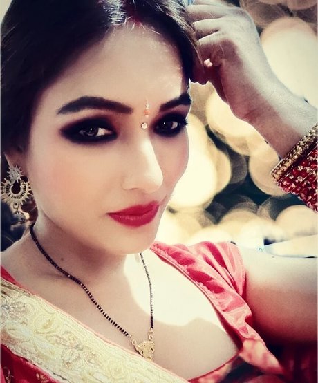 Zoya Rathore ヌードモデル 写真