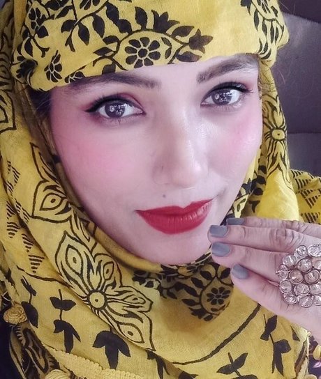 Zoya Rathore 可愛いモデル 画像