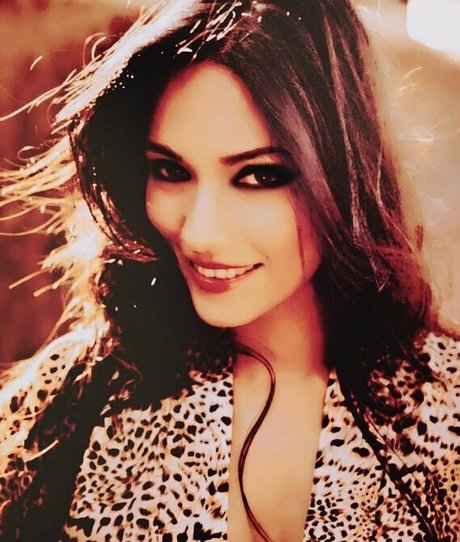 Zoya Rathore セックスモデル 写真