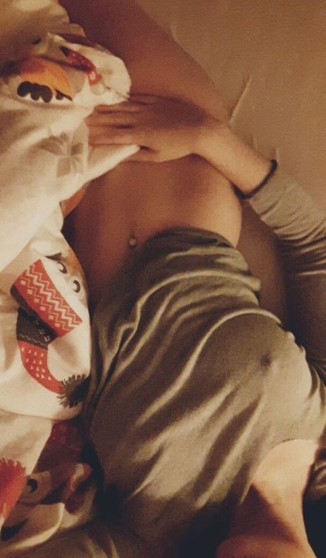 巨乳ゴスオンリーファンズ セクシー裸 ギャラリー