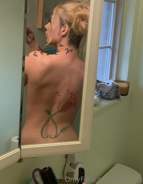 ヌード自撮りオンリーファンズ セクシー 写真