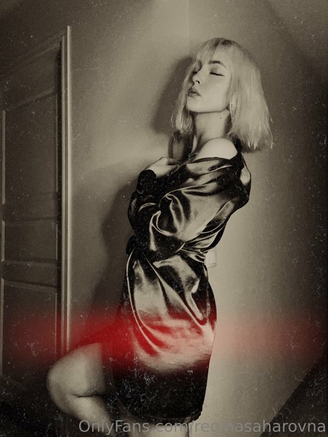 Regina Sahar ヌードモデル 画像