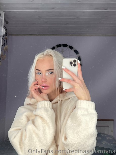 Regina Sahar エロティック女優 写真