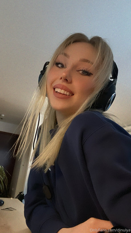 Dinulya xxxモデル 画像