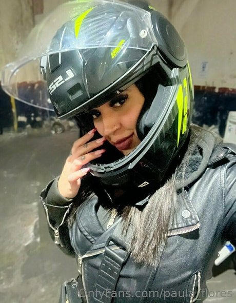 Paula Flores 独占モデル 画像
