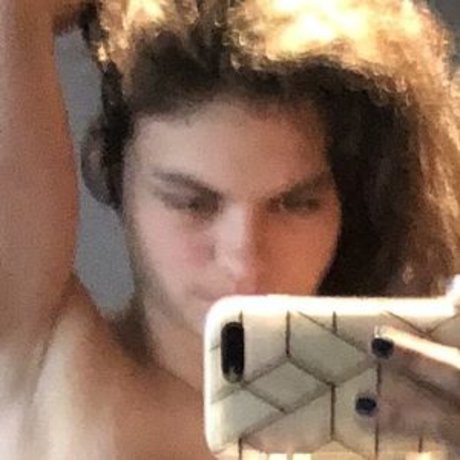 黒檀の厚いオンリーファンズ セクシーヌード 写真