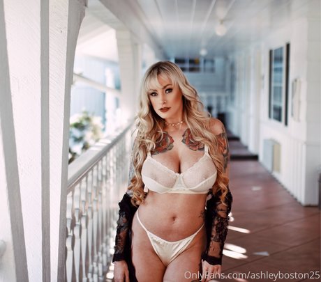 Ashley Boston HDモデル 写真