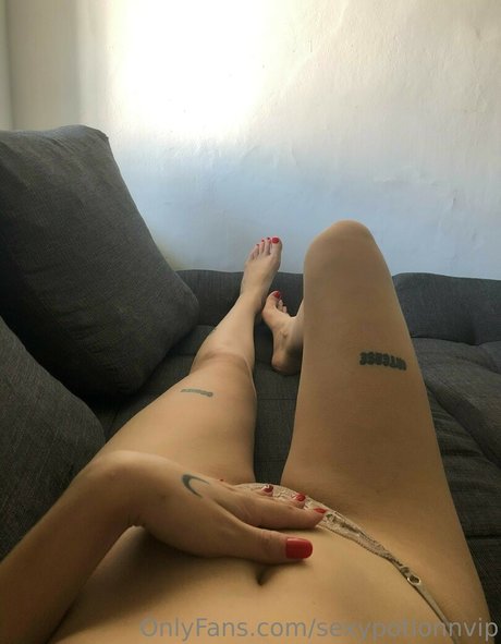 熟女モデルオンリーファンズ ポルノグラフィック 画像