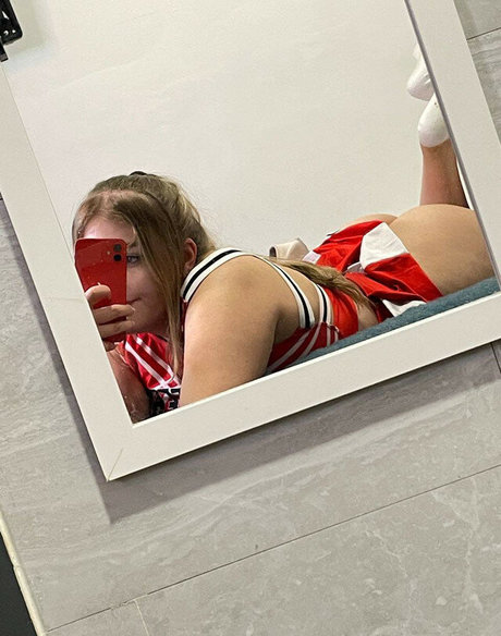 Zoey Bambi アダルトモデル 写真