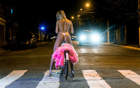 ショートヘアのオンリーファンズ ホットセクシー 写真