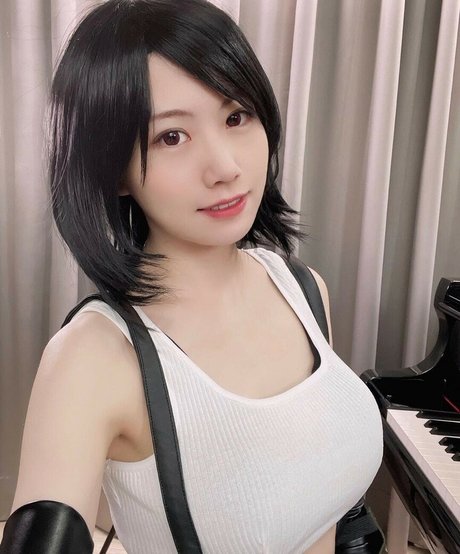 Rus Piano ヌードスター 画像