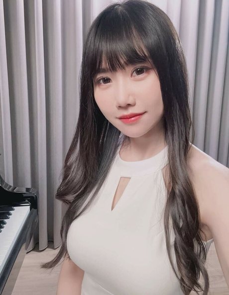 Rus Piano HDポルノスター ギャラリー