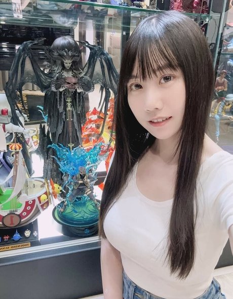 Rus Piano かわいいポルノスター 写真